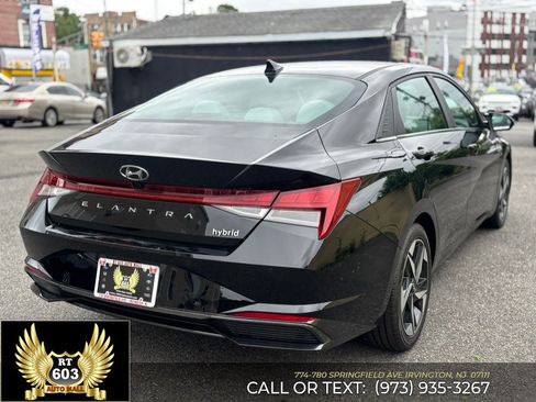 Used 2023 Hyundai Elantra Limited w/ Preferred Accessory Package FWD image 3