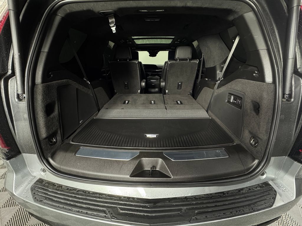 Used 2023 Cadillac Escalade V AWD/4WD image 11