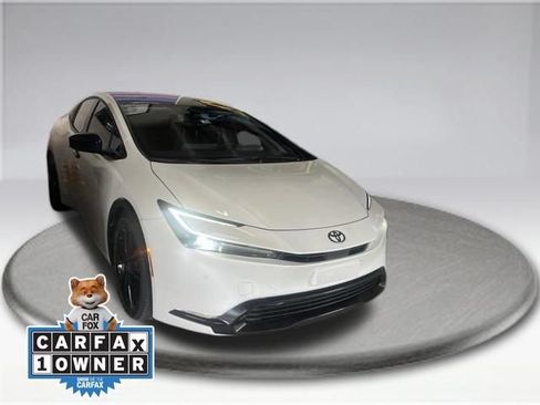 Used 2025 Toyota Prius FWD image 2