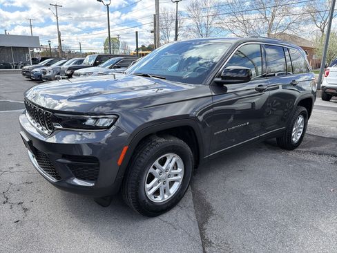 Used 2023 Jeep Grand Cherokee Laredo AWD/4WD image 4