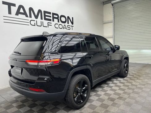 Used 2023 Jeep Grand Cherokee Altitude RWD image 7