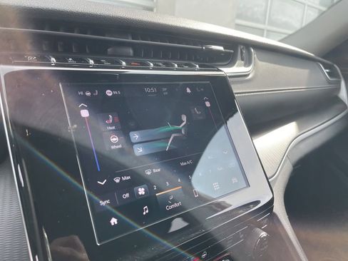 Used 2023 Jeep Grand Cherokee Laredo w/ Luxury Tech Group I image 15