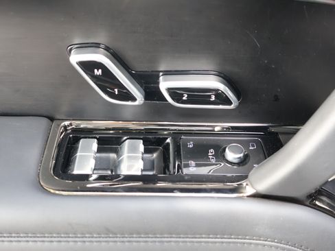 Used 2023 Land Rover Range Rover SV AWD/4WD image 15