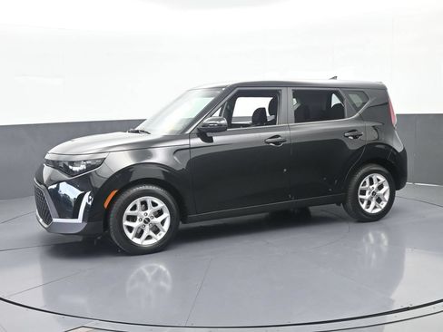 Used 2023 Kia Soul S FWD image 2