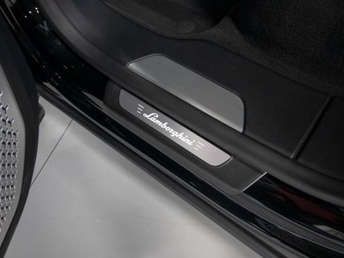 Used 2022 Lamborghini Urus image 41