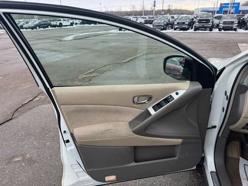 Used 2011 Nissan Murano S image 15