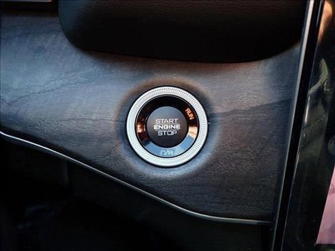 New 2025 Jeep Grand Cherokee L Limited w/ Luxury Tech Group II image 28