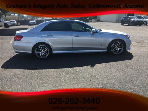 Used 2015 Mercedes-Benz E 400 Sedan image 3