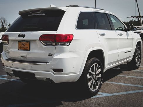 Used 2017 Jeep Grand Cherokee Overland w/ Jeep Active Safety Group AWD/4WD image 35