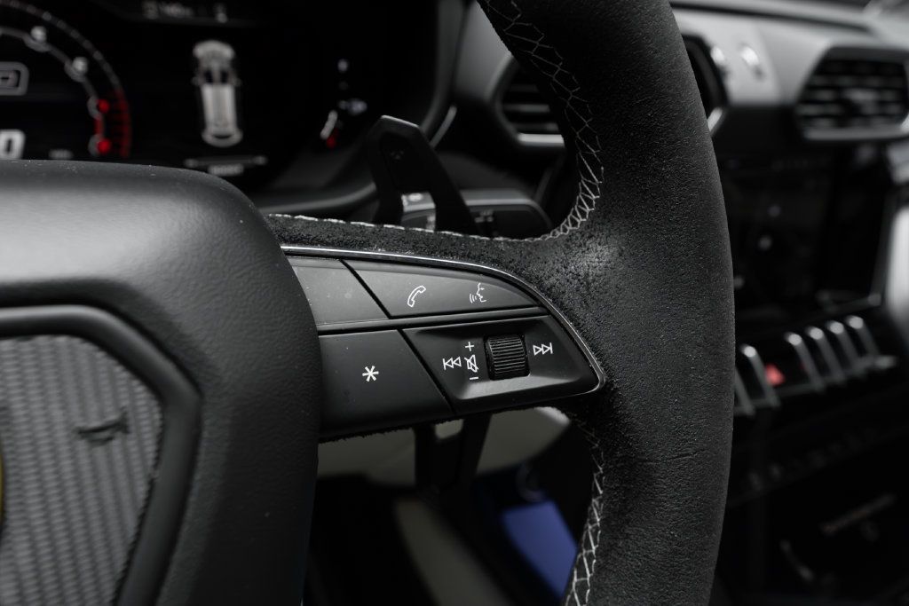 Used 2022 Lamborghini Urus AWD/4WD image 26