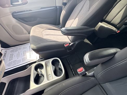 Used 2023 Chrysler Voyager LX FWD image 34