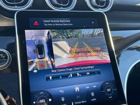 Used 2025 Mercedes-Benz GLC 350e 4MATIC image 16