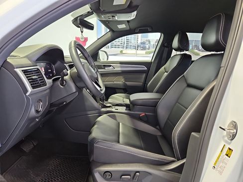 Used 2023 Volkswagen Atlas Cross Sport SE FWD image 16