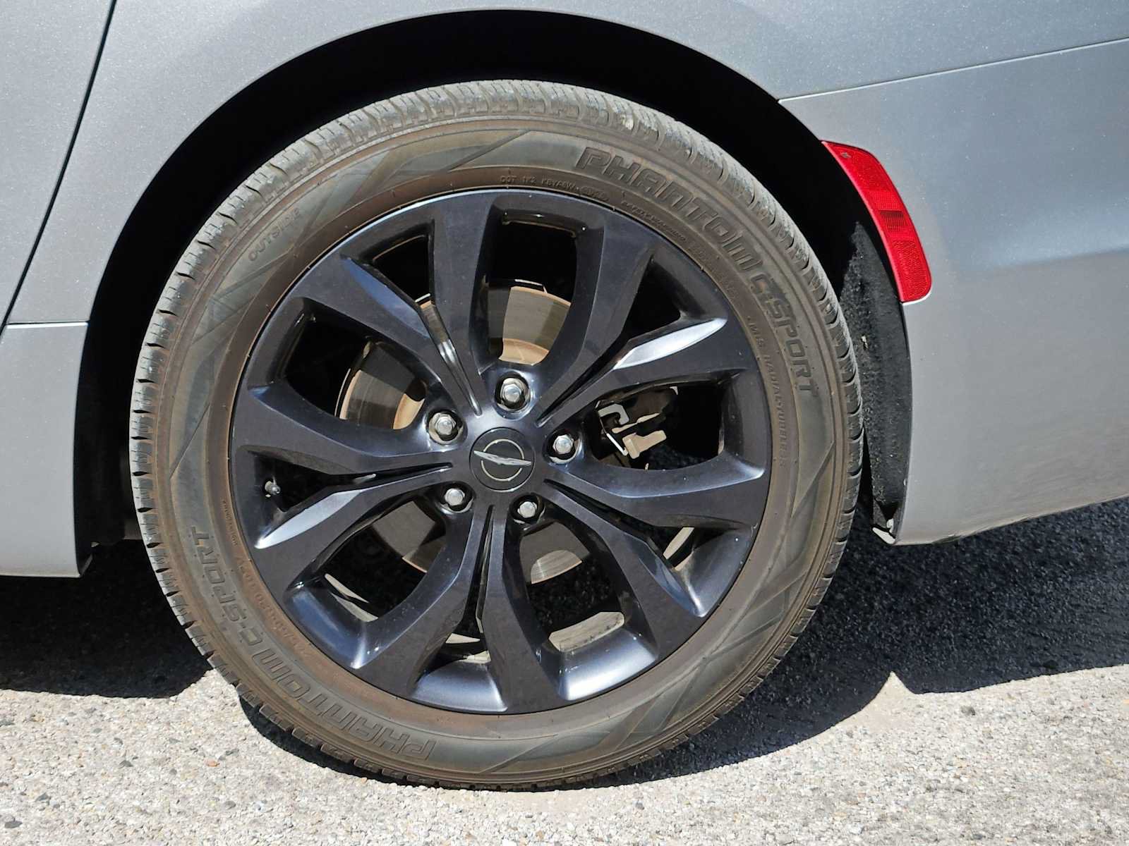 Used 2018 Chrysler Pacifica Touring Plus w/ S Appearance Package FWD image 9