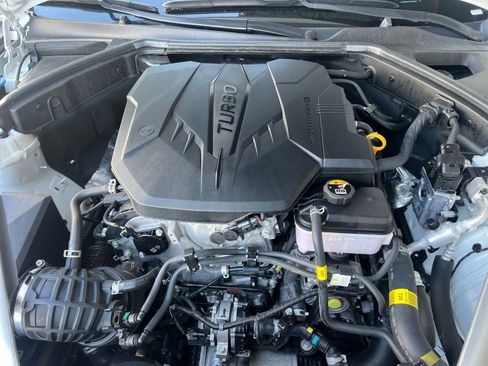 Used 2025 Genesis G70 2.5T image 32