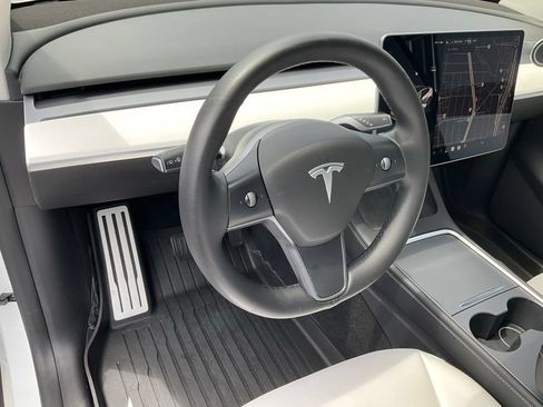 Used 2021 Tesla Model Y Long Range AWD/4WD image 23