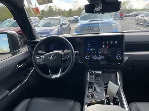 Used 2024 Lexus GX 550 image 8