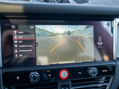 New 2026 Porsche Macan image 18