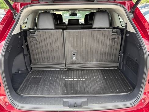 Used 2022 Toyota Highlander XLE AWD/4WD image 26