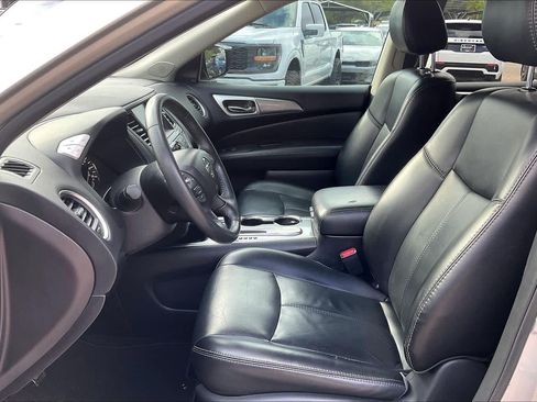 Used 2017 Nissan Pathfinder SL w/ SL Tech Package FWD image 8