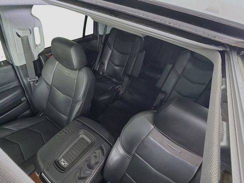Used 2018 Cadillac Escalade Luxury AWD/4WD image 17