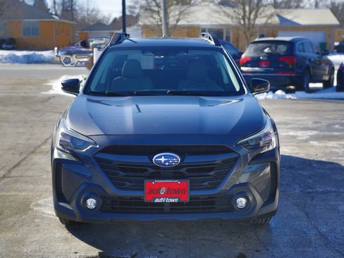 Used 2023 Subaru Outback Premium image 2