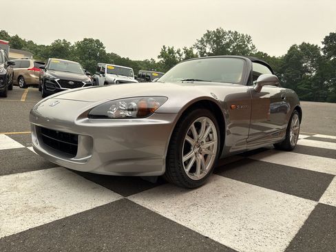 Used 2004 Honda S2000 image 9