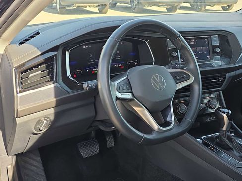 Used 2024 Volkswagen Jetta SE image 2