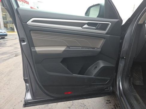 Used 2023 Volkswagen Atlas SE w/ Panoramic Sunroof Package image 10