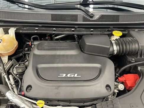 Used 2017 Chrysler Pacifica Limited FWD image 28
