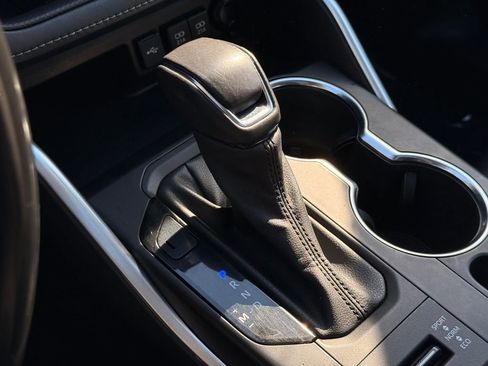 Used 2021 Toyota Highlander XLE image 35