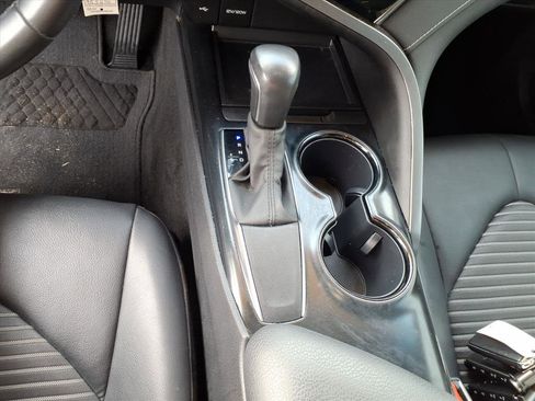 Used 2020 Toyota Camry SE image 15