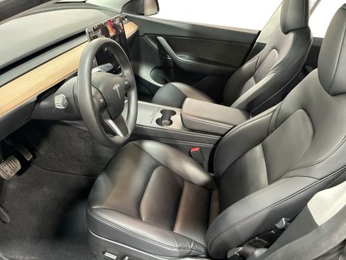 Certified 2023 Tesla Model Y Long Range AWD/4WD image 9