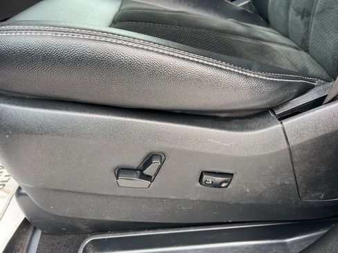 Used 2015 Dodge Grand Caravan SXT image 21