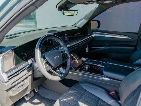 Used 2025 Cadillac Escalade V image 10