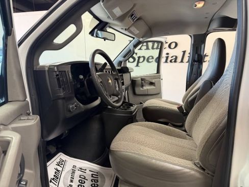 Used 2024 Chevrolet Express 3500 LT w/ LT Preferred Equipment Group RWD image 10