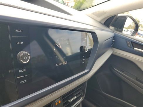 Used 2024 Volkswagen Taos SE image 20