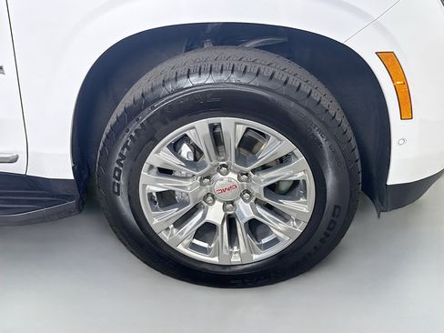 Used 2025 GMC Yukon XL Denali AWD/4WD image 32