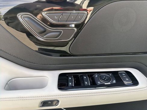Used 2026 Lincoln Aviator 2WD image 14