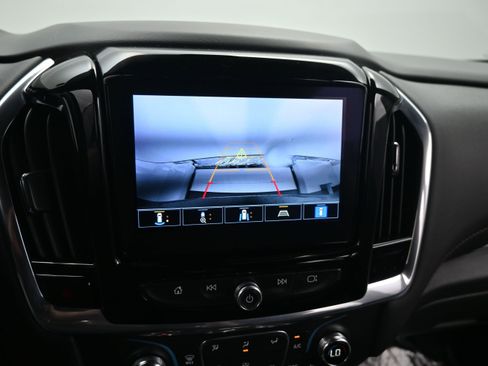 Used 2022 Chevrolet Traverse RS FWD image 19