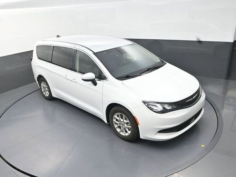 Used 2023 Chrysler Voyager LX FWD image 23