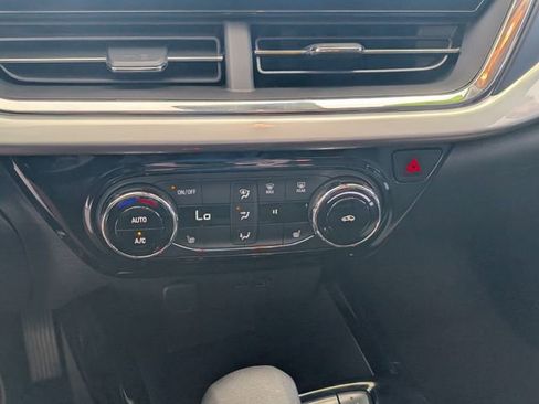 Used 2025 Chevrolet Trax LT w/ Driver Confidence Package image 20