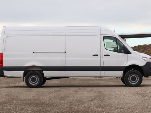 Used 2025 Mercedes-Benz Sprinter 2500 image 57
