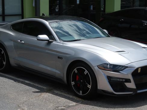 Used 2020 Ford Mustang GT Premium w/ Equipment Group 401A RWD image 5
