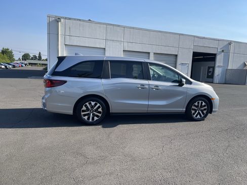 Used 2025 Honda Odyssey EX-L image 6