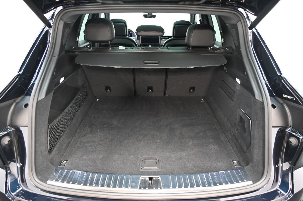 Used 2023 Porsche Cayenne S Platinum AWD/4WD image 45