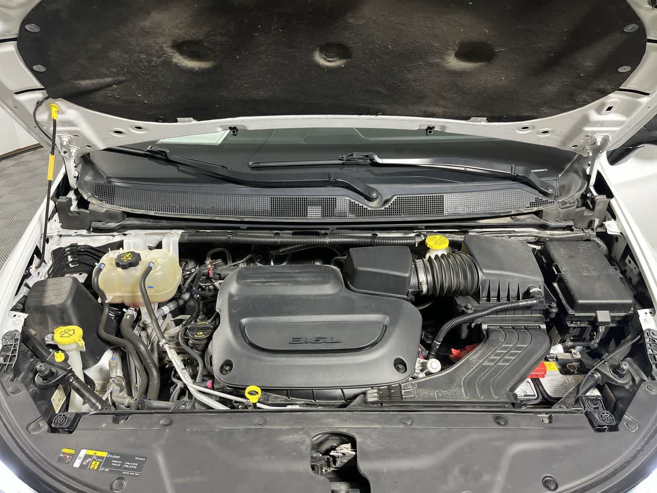Used 2025 Chrysler Pacifica Select FWD image 12