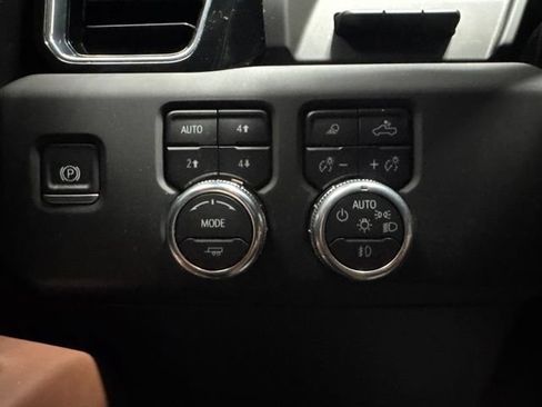 Used 2025 GMC Sierra 2500 Denali Ultimate AWD/4WD image 9
