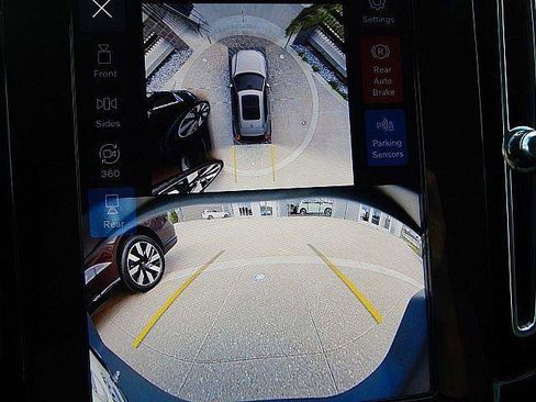 New 2026 Volvo XC40 B5 Plus w/ Protection Package Premier AWD/4WD image 21
