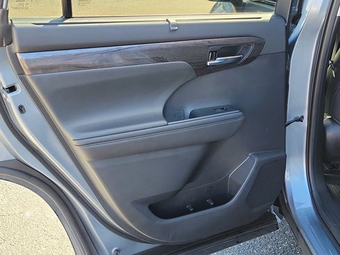 Certified 2020 Toyota Highlander Limited AWD/4WD image 13
